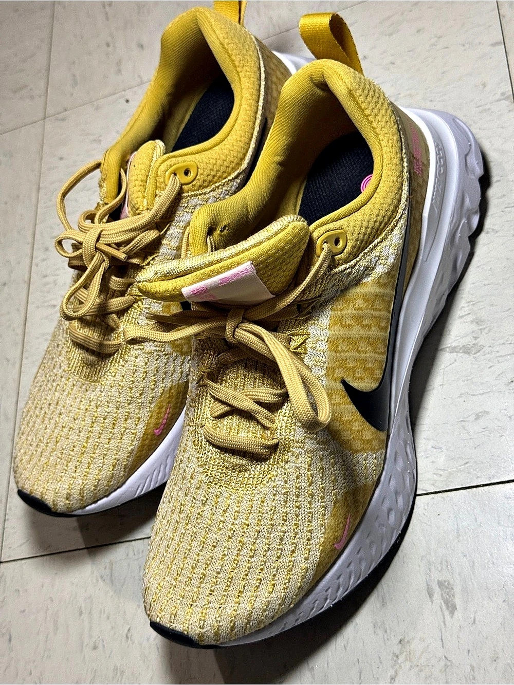 Nike Renew Run 4 Running Shoes Yellow & White US 9